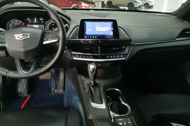Used Cadillac CT4 2022 28T Fashion Edition Center Console
