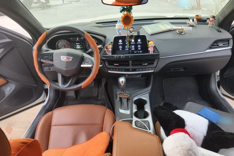 Used Cadillac CT4 2022 28T Luxury Edition Center Console