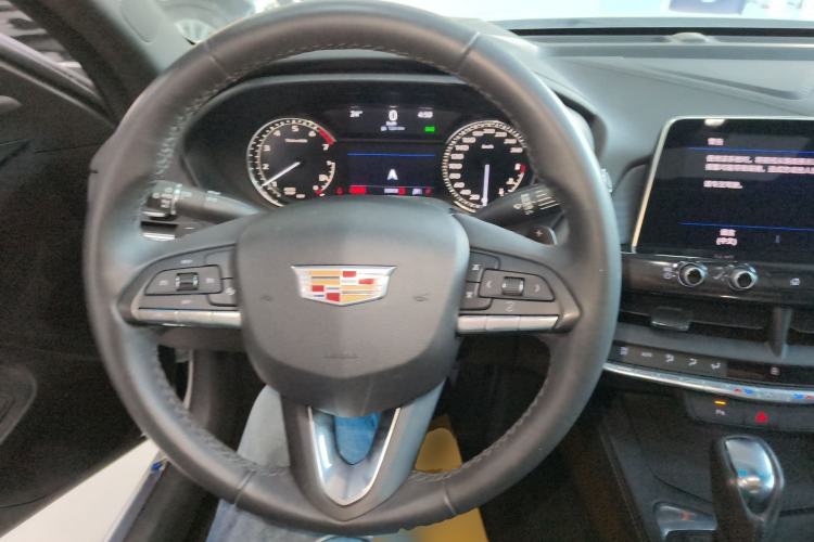Used Cadillac CT4 2022 28T Fashion Edition Center Console