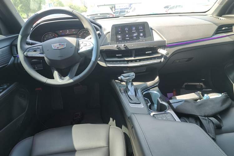Used Cadillac CT4 2022 28T Fashion Edition Center Console