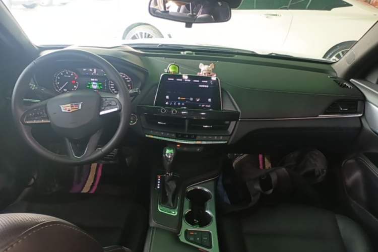 Used Cadillac CT4 2022 28T Luxury Edition Center Console