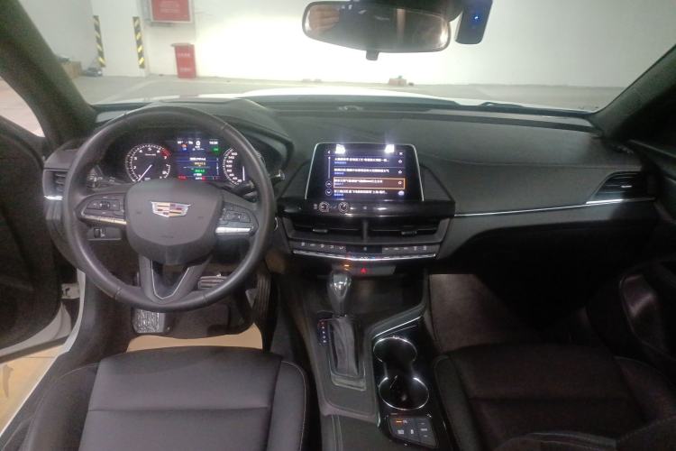 Used Cadillac CT4 2022 28T Fashion Edition Center Console