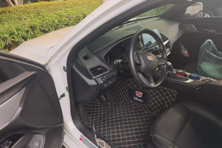 Used Cadillac CT4 2022 28T Luxury Edition Driver Seat