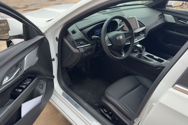 Used Cadillac CT4 2022 28T Luxury Edition Driver Seat