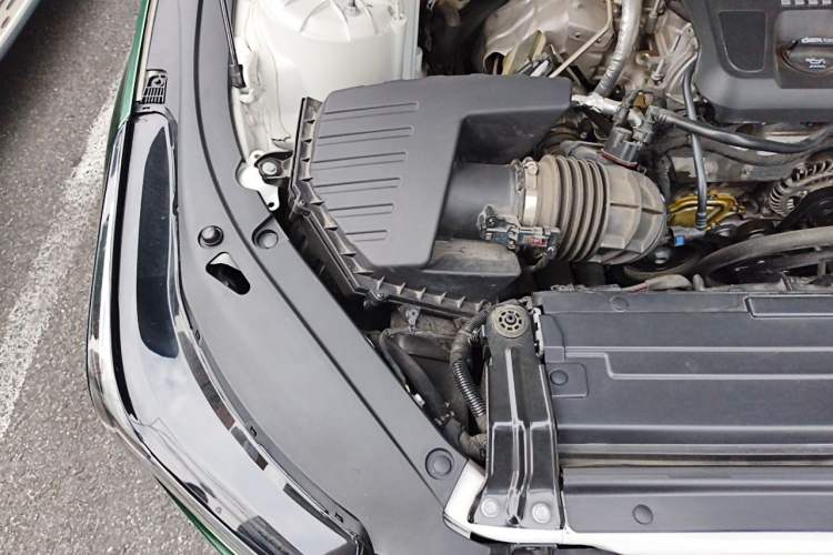 Used Cadillac CT4 2022 28T Luxury Edition Engine Bay Right