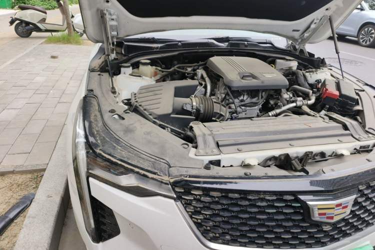 Used Cadillac CT4 2022 28T Luxury Edition Engine Bay Right