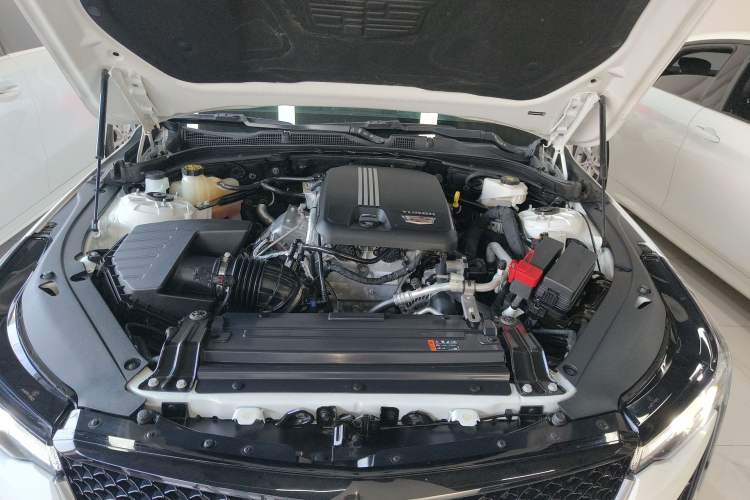 Used Cadillac CT4 2022 28T Fashion Edition Engine Bay