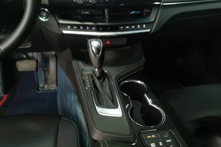 Used Cadillac CT4 2022 28T Fashion Edition Gear Lever