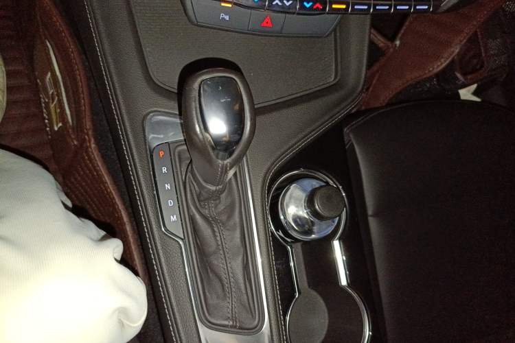 Used Cadillac CT4 2022 28T Fashion Edition Gear Lever