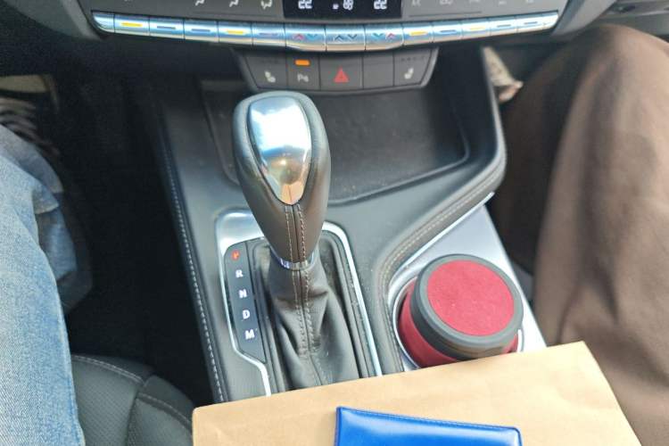 Used Cadillac CT4 2022 28T Luxury Edition Gear Lever