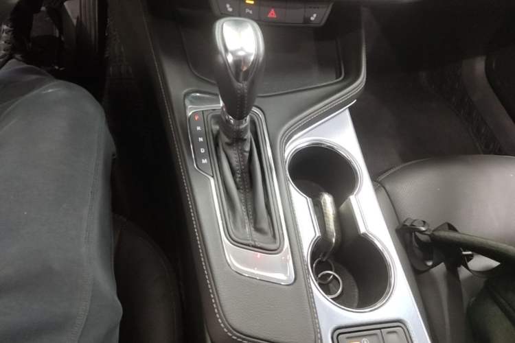 Used Cadillac CT4 2022 28T Luxury Edition Gear Lever
