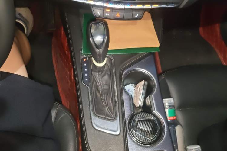 Used Cadillac CT4 2022 28T Luxury Edition Gear Lever