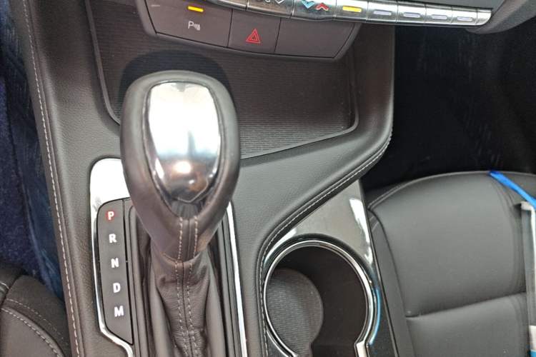 Used Cadillac CT4 2022 28T Fashion Edition Gear Lever