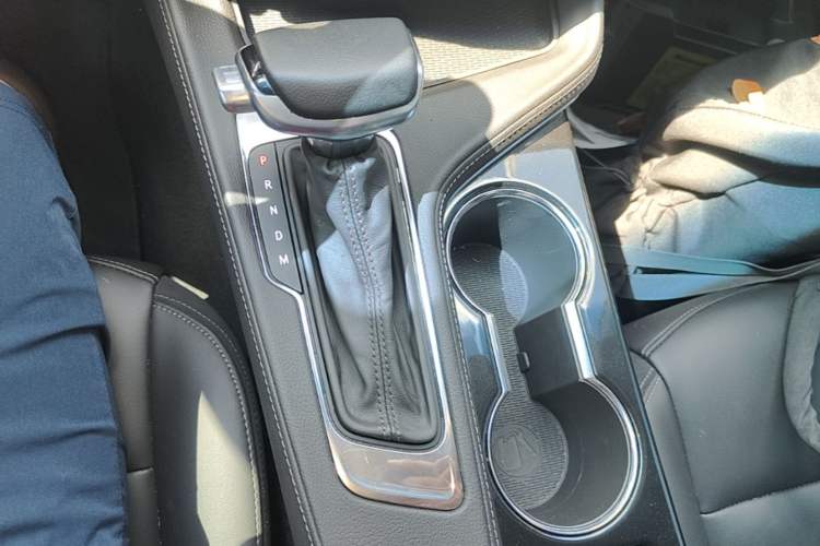 Used Cadillac CT4 2022 28T Fashion Edition Gear Lever
