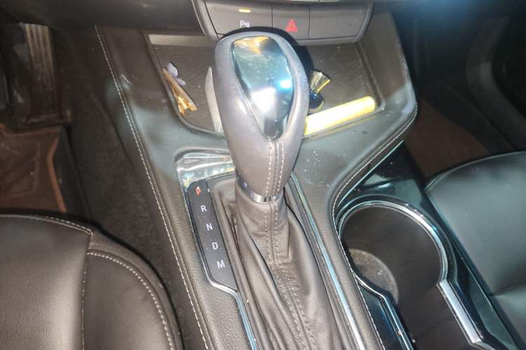 Used Cadillac CT4 2022 28T Fashion Edition Gear Lever