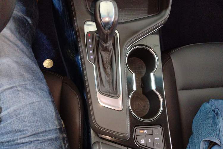Used Cadillac CT4 2022 28T Fashion Edition Gear Lever