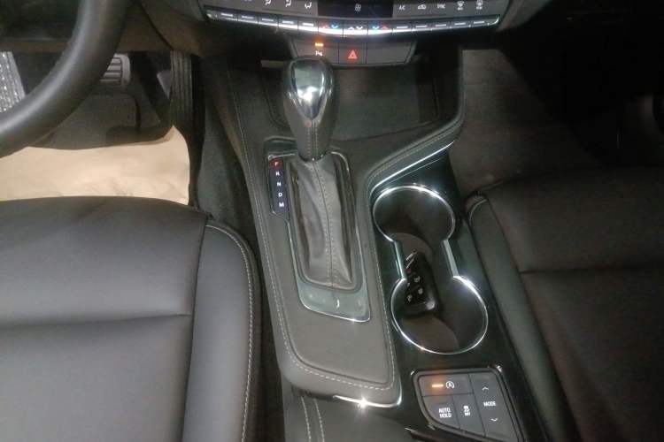 Used Cadillac CT4 2022 28T Fashion Edition Gear Lever