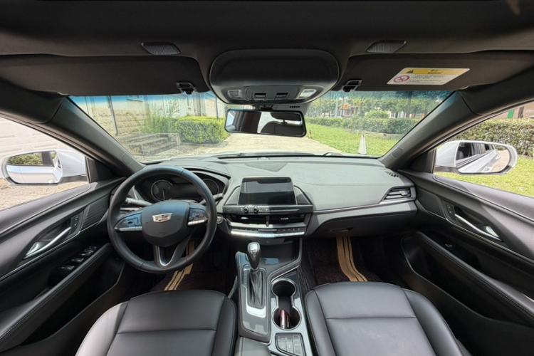 Used Cadillac CT4 2022 28T Fashion Edition Interior 1