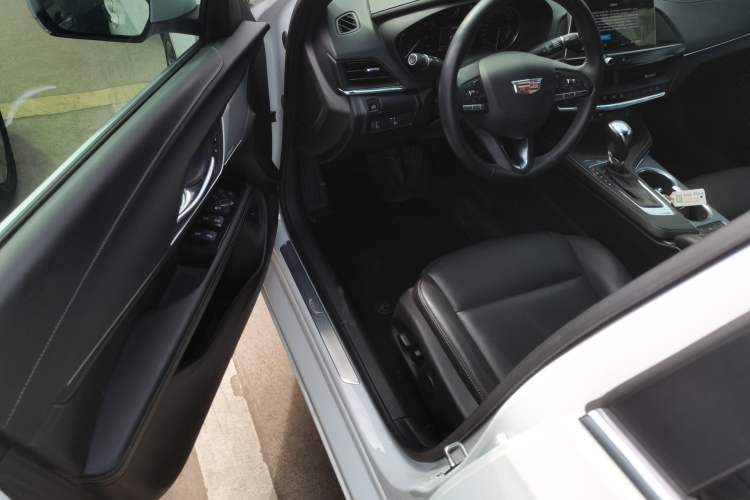 Used Cadillac CT4 2022 28T Luxury Edition Interior 3