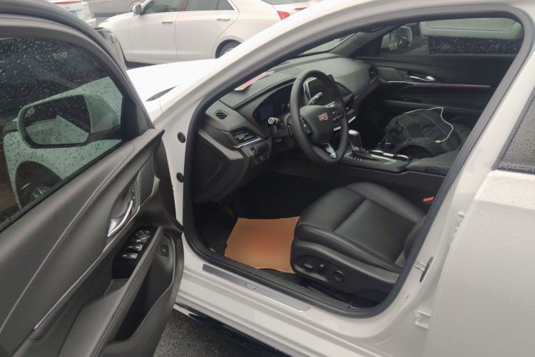 Used Cadillac CT4 2022 28T Fashion Edition Interior 3