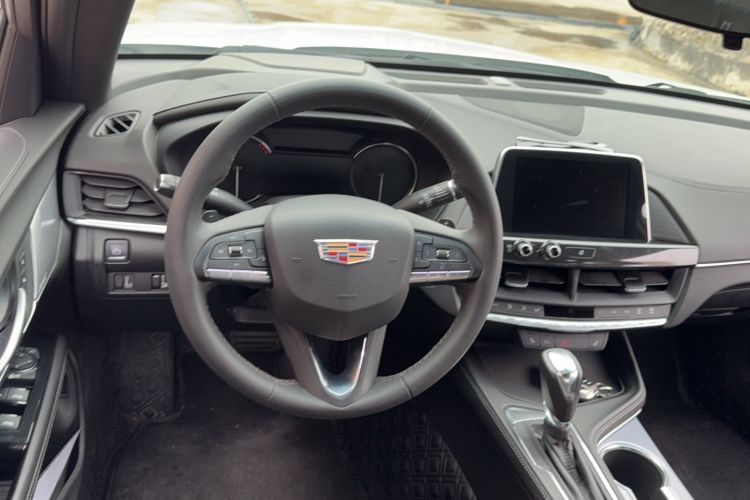 Used Cadillac CT4 2022 28T Luxury Edition Interior 4