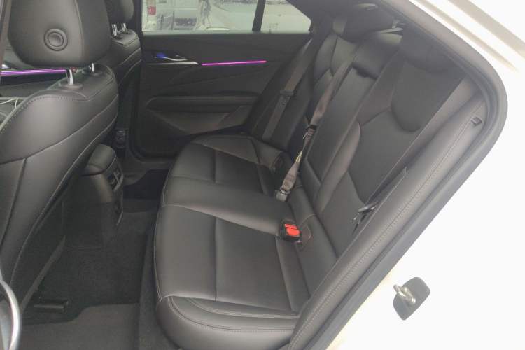 Used Cadillac CT4 2022 28T Fashion Edition Interior 4
