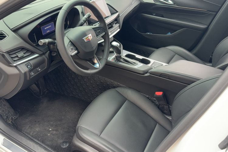 Used Cadillac CT4 2022 28T Luxury Edition Interior 7