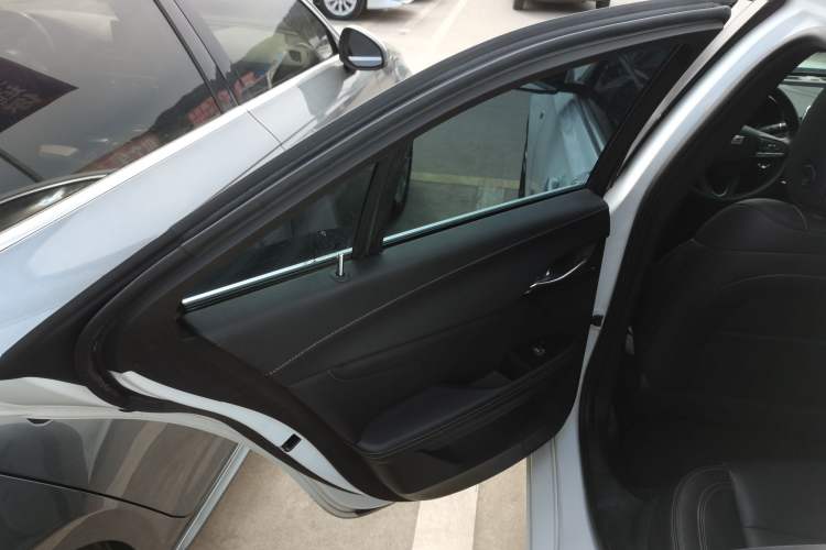 Used Cadillac CT4 2022 28T Luxury Edition Interior 8