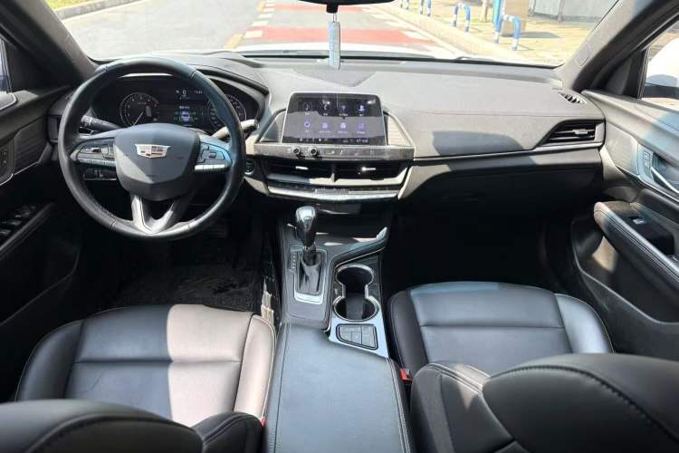 Used Cadillac CT4 2022 28T Luxury Edition Interior 9