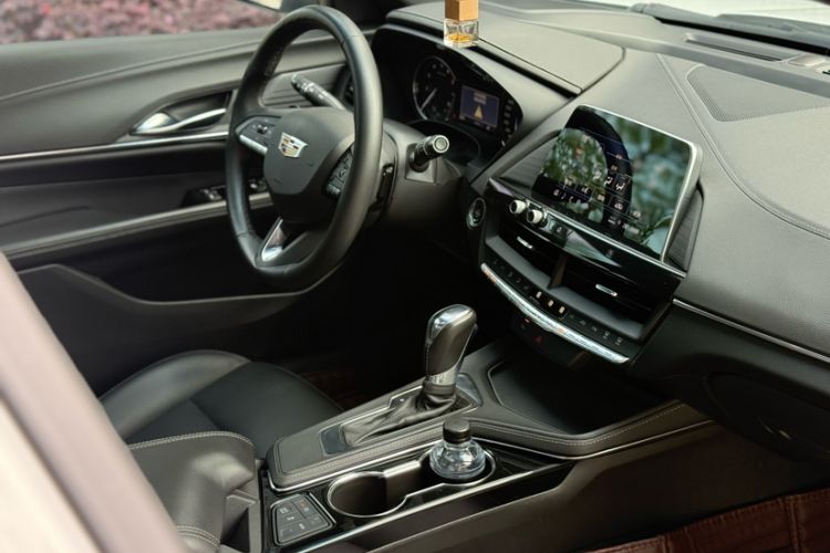 Used Cadillac CT4 2022 28T Fashion Edition Interior 9