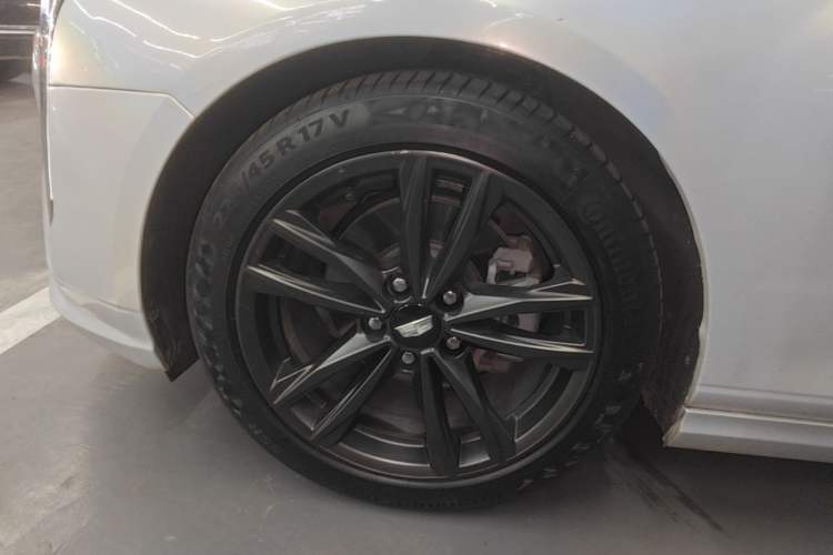 Used Cadillac CT4 2022 28T Luxury Edition Left Front Wheel Hub