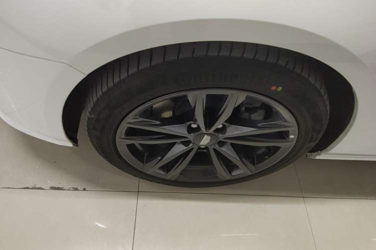Used Cadillac CT4 2022 28T Luxury Edition Left Front Wheel Hub