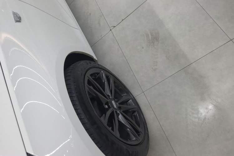 Used Cadillac CT4 2022 28T Luxury Edition Left Front Wheel Hub