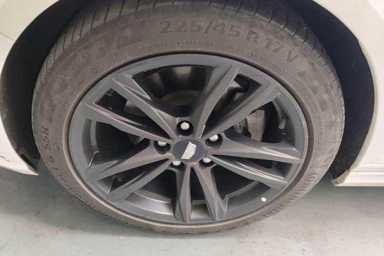 Used Cadillac CT4 2022 28T Luxury Edition Left Front Wheel Hub