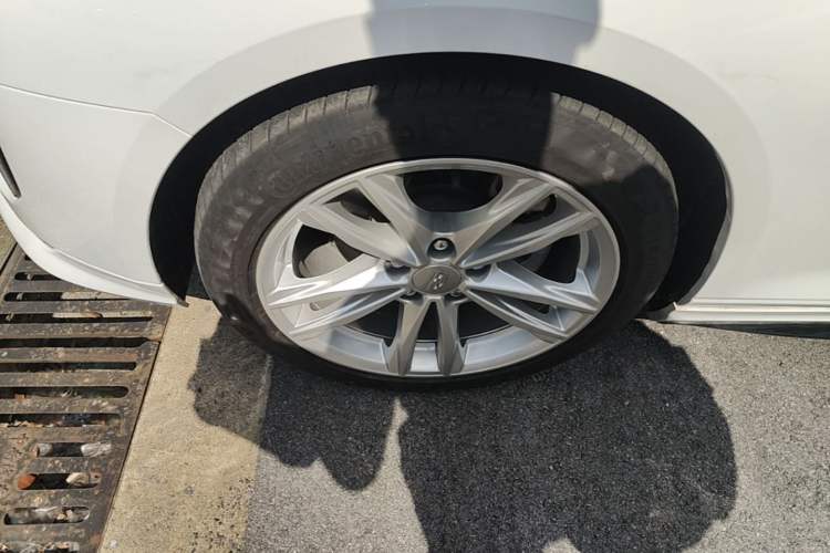 Used Cadillac CT4 2022 28T Fashion Edition Left Front Wheel Hub