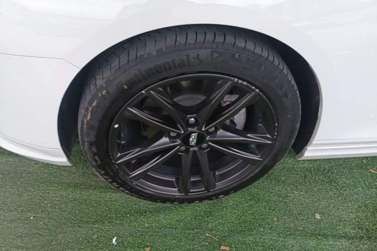 Used Cadillac CT4 2022 28T Luxury Edition Left Front Wheel Hub