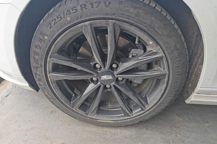 Used Cadillac CT4 2022 28T Luxury Edition Left Front Wheel Hub