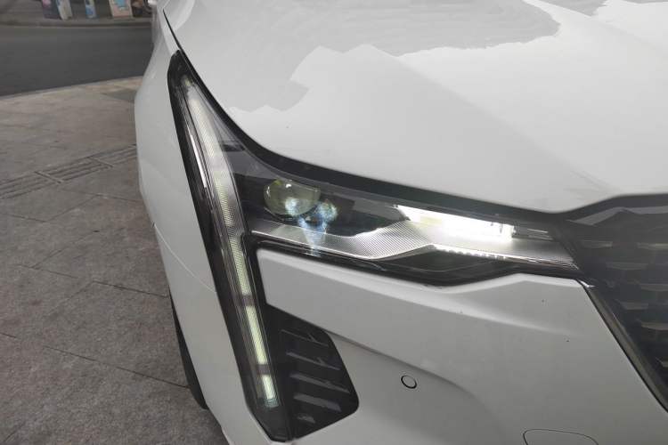 Used Cadillac CT4 2022 28T Luxury Edition Right Front Headlight