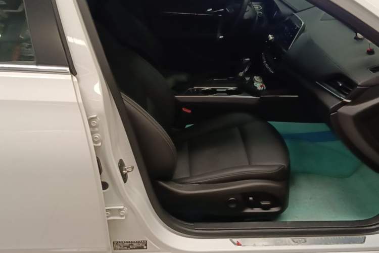Used Cadillac CT4 2022 28T Luxury Edition Right Front Seat