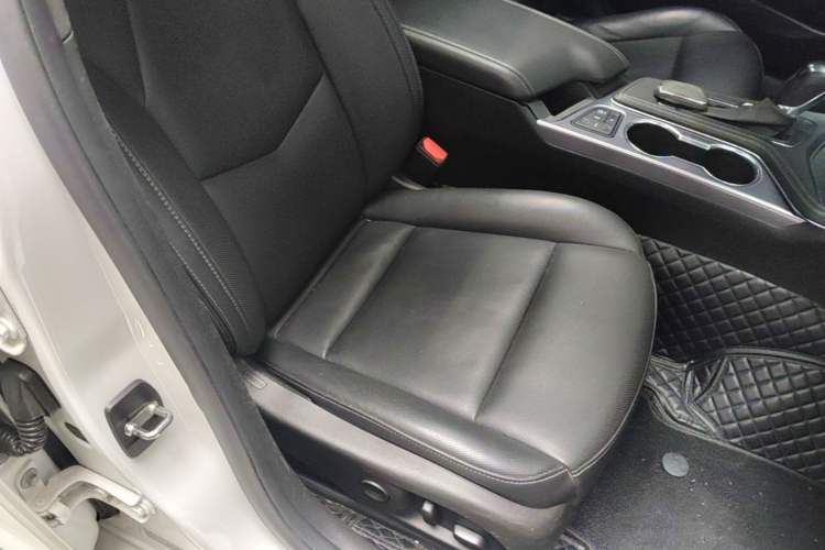 Used Cadillac CT4 2022 28T Luxury Edition Right Front Seat