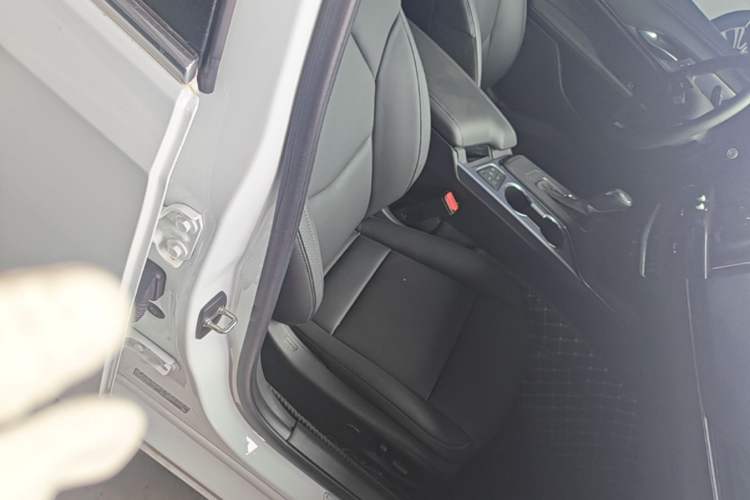 Used Cadillac CT4 2022 28T Luxury Edition Right Front Seat