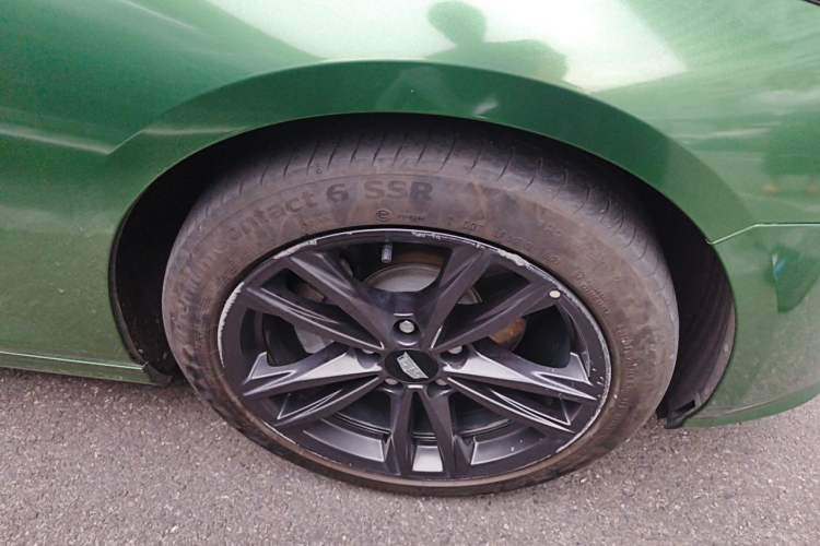 Used Cadillac CT4 2022 28T Luxury Edition Right Front Wheel Hub