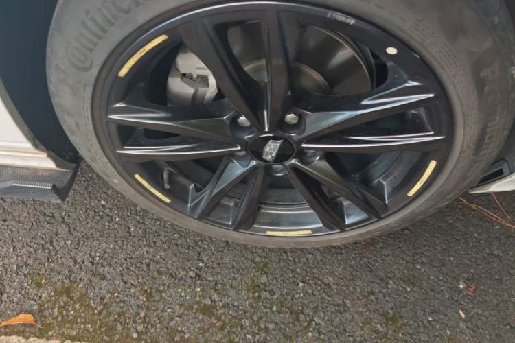Used Cadillac CT4 2022 28T Luxury Edition Right Front Wheel Hub