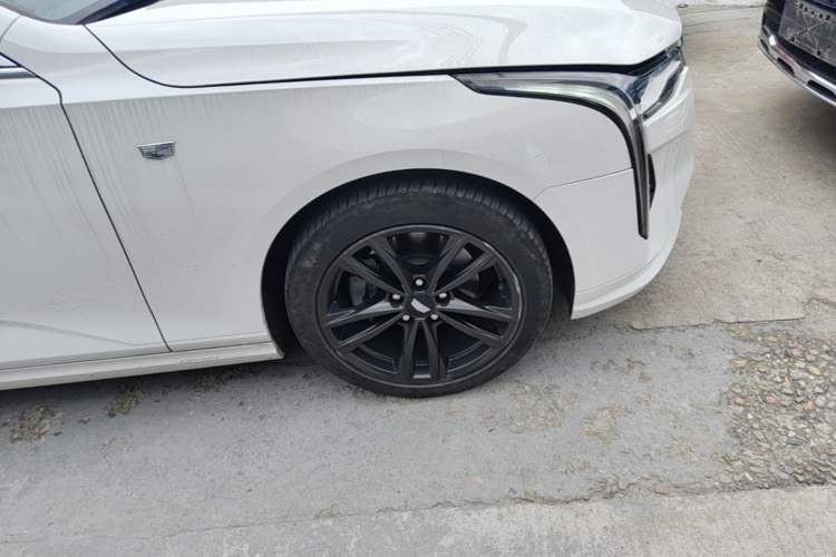 Used Cadillac CT4 2022 28T Luxury Edition Right Front Wheel Hub
