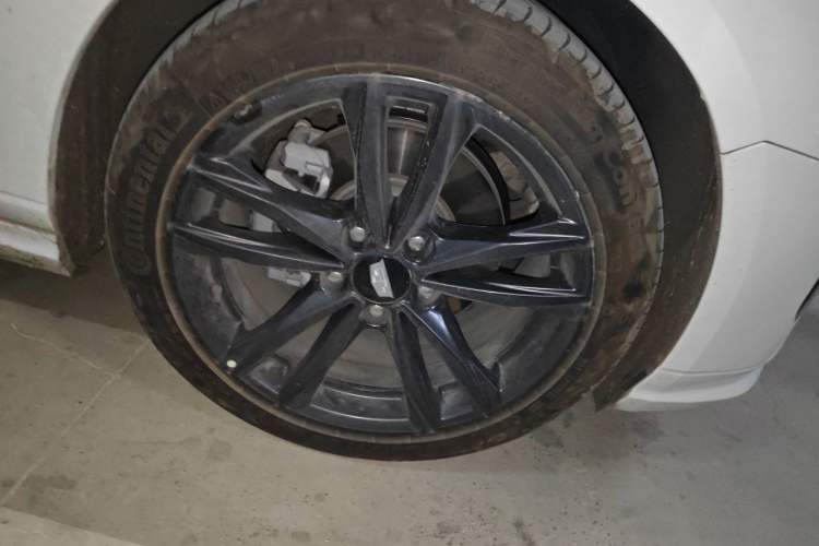 Used Cadillac CT4 2022 28T Luxury Edition Right Front Wheel Hub