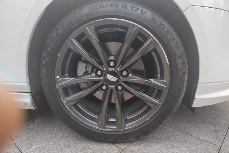 Used Cadillac CT4 2022 28T Luxury Edition Right Front Wheel Hub