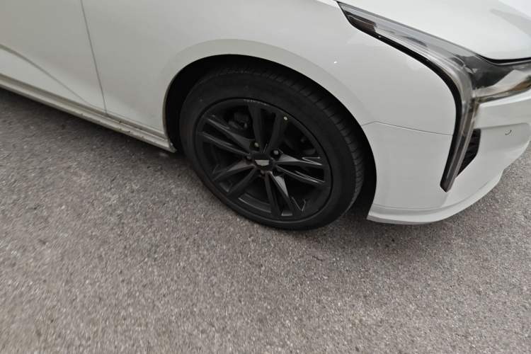 Used Cadillac CT4 2022 28T Luxury Edition Right Front Wheel Hub