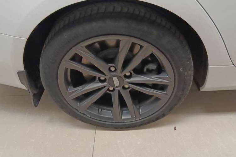 Used Cadillac CT4 2022 28T Luxury Edition Right Rear Wheel Hub