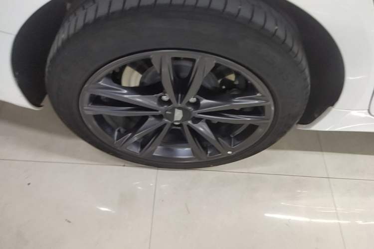 Used Cadillac CT4 2022 28T Luxury Edition Right Rear Wheel Hub