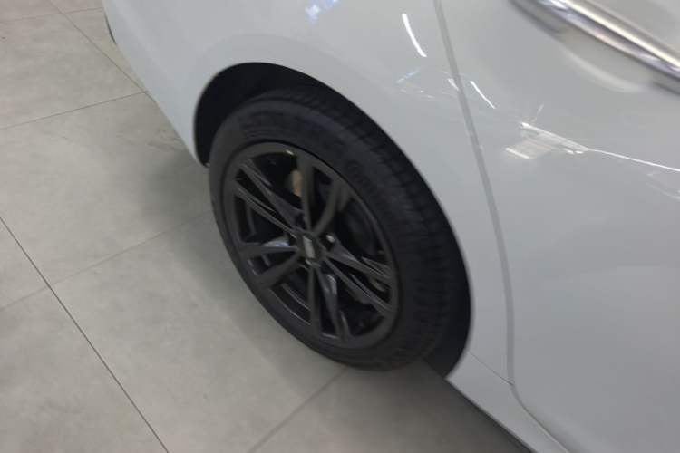 Used Cadillac CT4 2022 28T Luxury Edition Right Rear Wheel Hub
